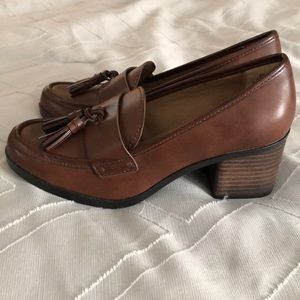 Bare traps heeled loafers, size 7